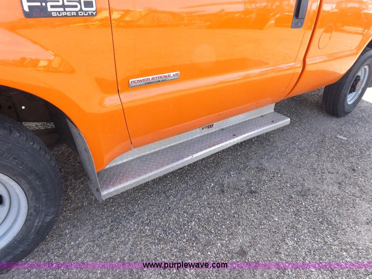 image for item H9114 2003 Ford F250 Super Duty XL pickup truck