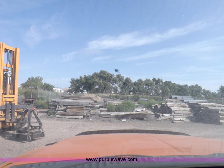 image for item H9114 2003 Ford F250 Super Duty XL pickup truck