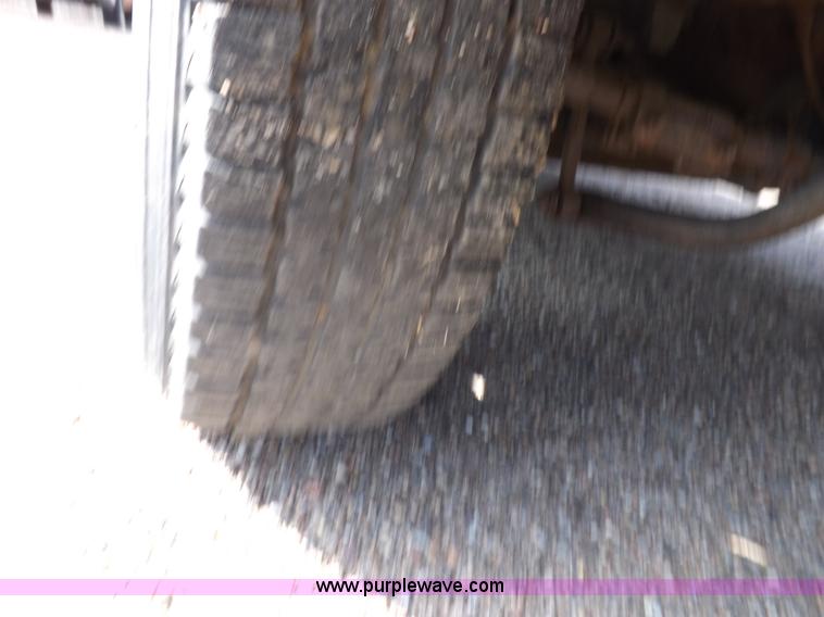 image for item H9114 2003 Ford F250 Super Duty XL pickup truck