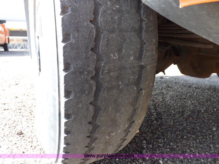 image for item H9114 2003 Ford F250 Super Duty XL pickup truck