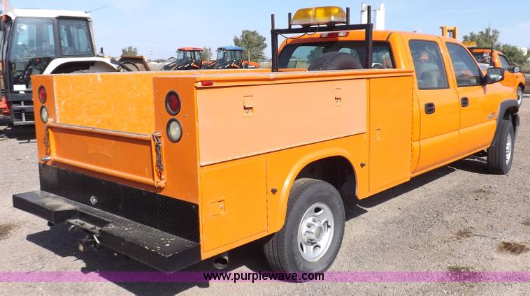 image for item H9115 2002 Chevrolet Silverado 2500HD utility truck