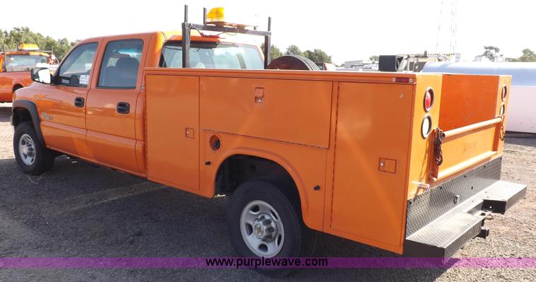 image for item H9115 2002 Chevrolet Silverado 2500HD utility truck