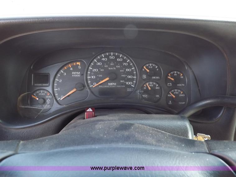 image for item H9115 2002 Chevrolet Silverado 2500HD utility truck