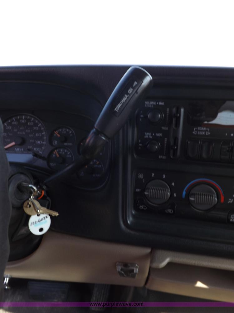 image for item H9115 2002 Chevrolet Silverado 2500HD utility truck