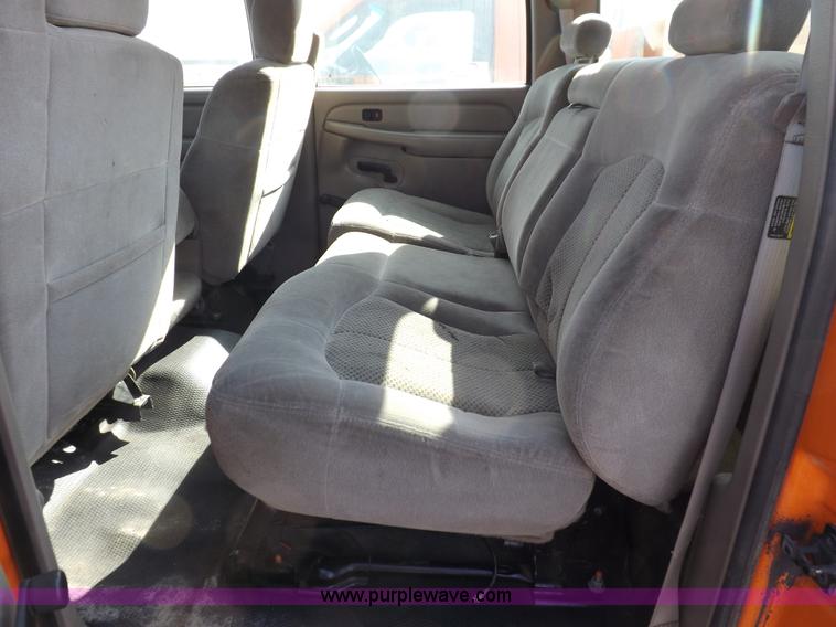 image for item H9115 2002 Chevrolet Silverado 2500HD utility truck