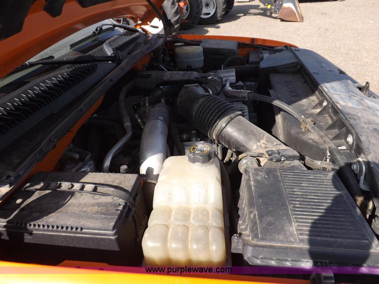 image for item H9115 2002 Chevrolet Silverado 2500HD utility truck