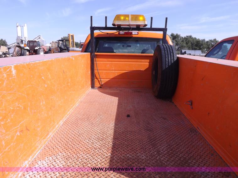 image for item H9115 2002 Chevrolet Silverado 2500HD utility truck