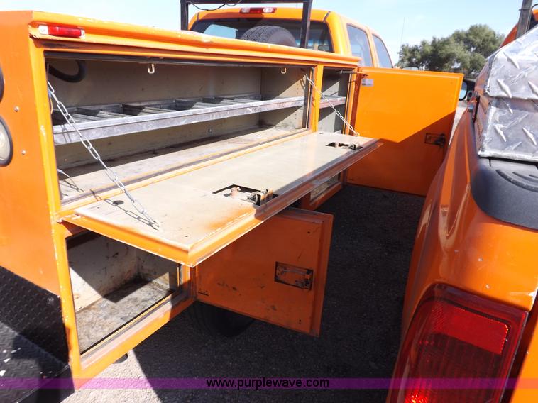 image for item H9115 2002 Chevrolet Silverado 2500HD utility truck