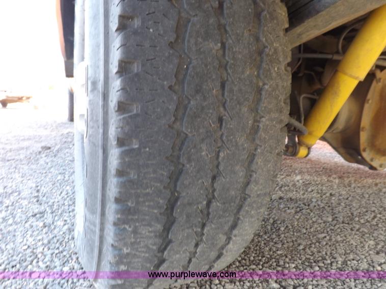 image for item H9115 2002 Chevrolet Silverado 2500HD utility truck