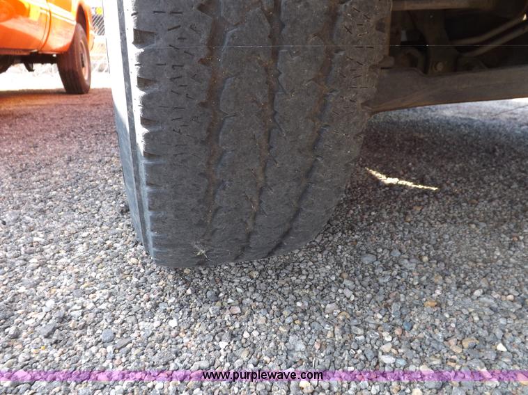 image for item H9115 2002 Chevrolet Silverado 2500HD utility truck