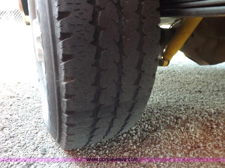 image for item H9115 2002 Chevrolet Silverado 2500HD utility truck