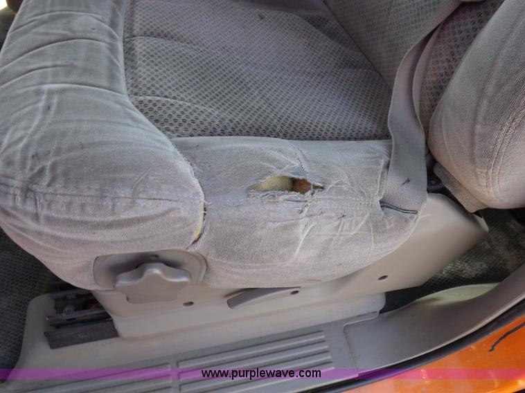 image for item H9115 2002 Chevrolet Silverado 2500HD utility truck