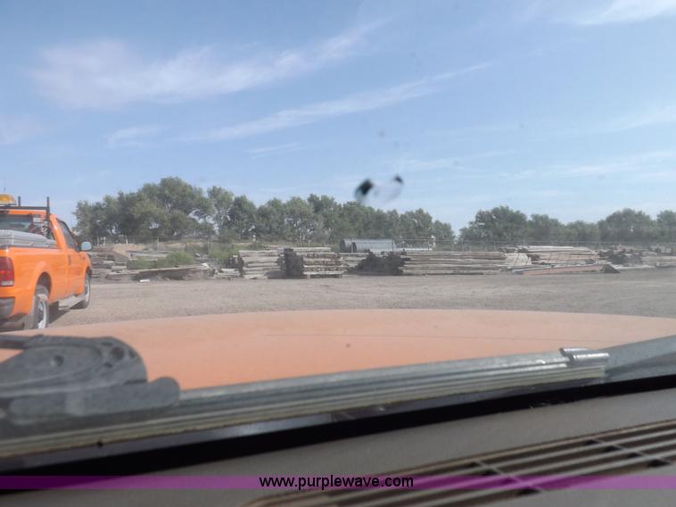 image for item H9115 2002 Chevrolet Silverado 2500HD utility truck