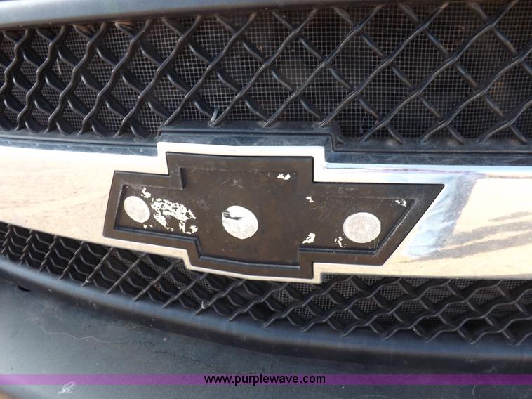 image for item H9115 2002 Chevrolet Silverado 2500HD utility truck