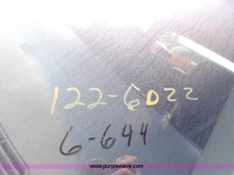 image for item H9115 2002 Chevrolet Silverado 2500HD utility truck