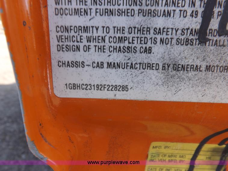 image for item H9115 2002 Chevrolet Silverado 2500HD utility truck