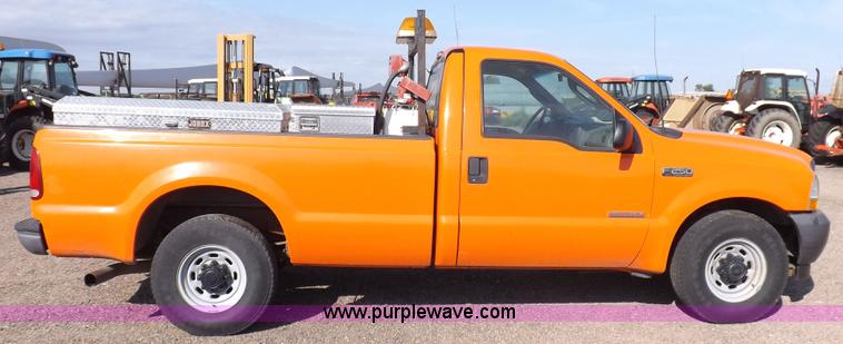 image for item H9116 2003 Ford F250 Super Duty XL pickup truck