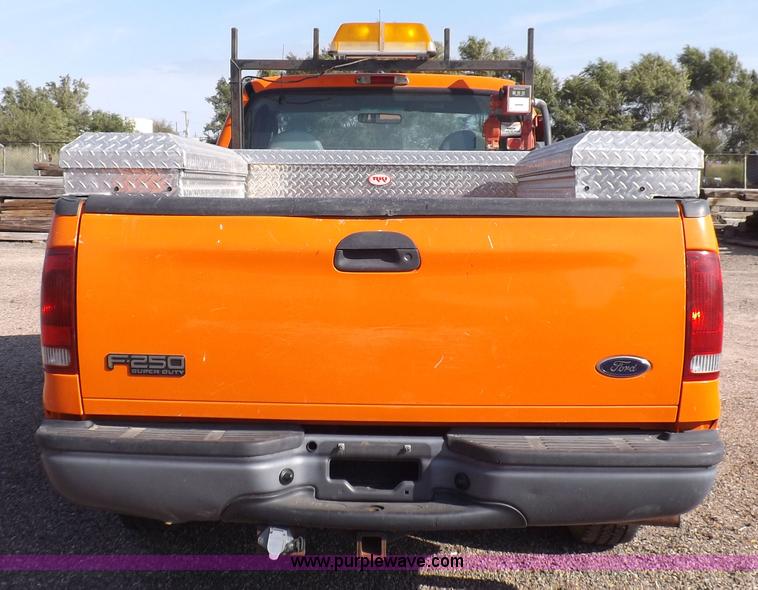 image for item H9116 2003 Ford F250 Super Duty XL pickup truck