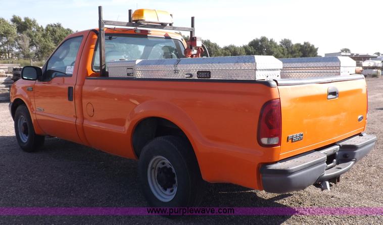 image for item H9116 2003 Ford F250 Super Duty XL pickup truck