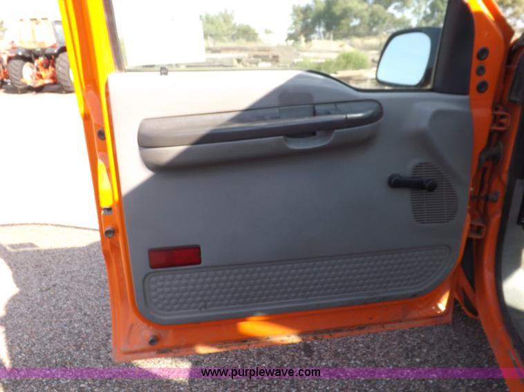 image for item H9116 2003 Ford F250 Super Duty XL pickup truck