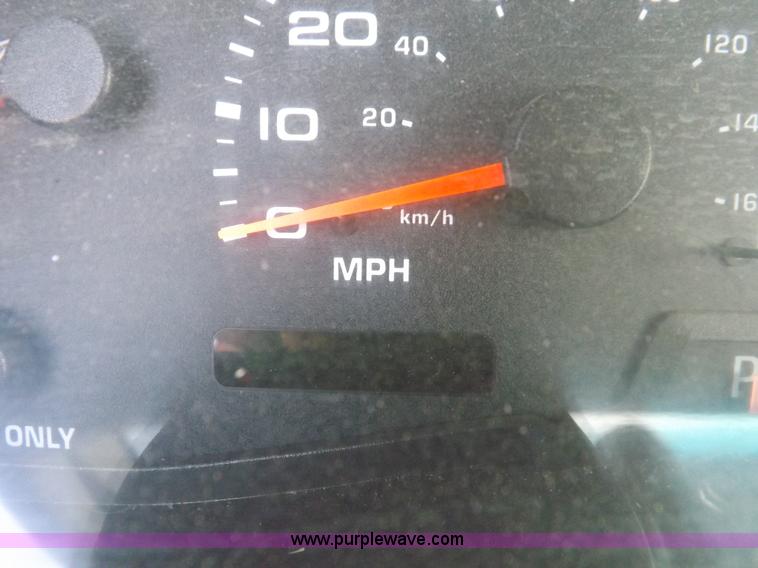 image for item H9116 2003 Ford F250 Super Duty XL pickup truck