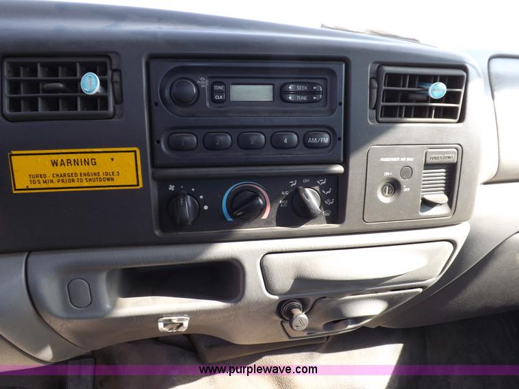 image for item H9116 2003 Ford F250 Super Duty XL pickup truck