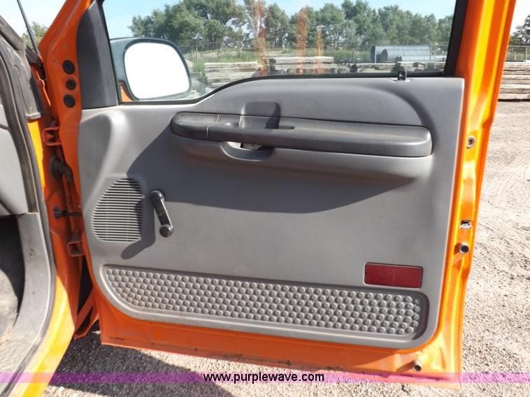 image for item H9116 2003 Ford F250 Super Duty XL pickup truck