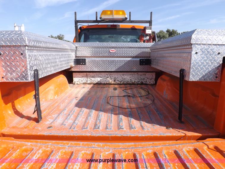 image for item H9116 2003 Ford F250 Super Duty XL pickup truck