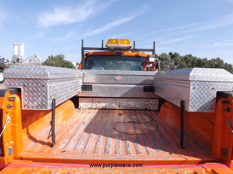 image for item H9116 2003 Ford F250 Super Duty XL pickup truck