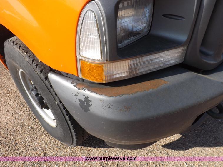 image for item H9116 2003 Ford F250 Super Duty XL pickup truck