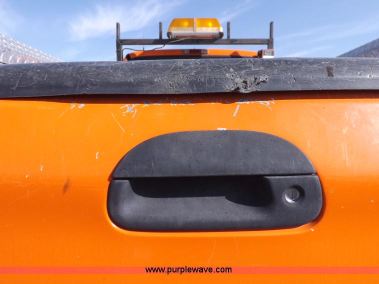 image for item H9116 2003 Ford F250 Super Duty XL pickup truck