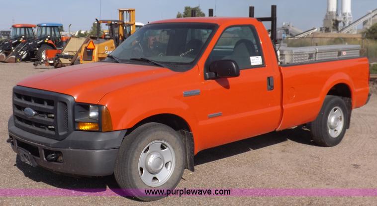 image for item H9117 2006 Ford F250 Super Duty XL pickup truck