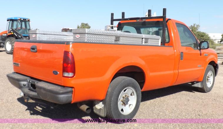 image for item H9117 2006 Ford F250 Super Duty XL pickup truck
