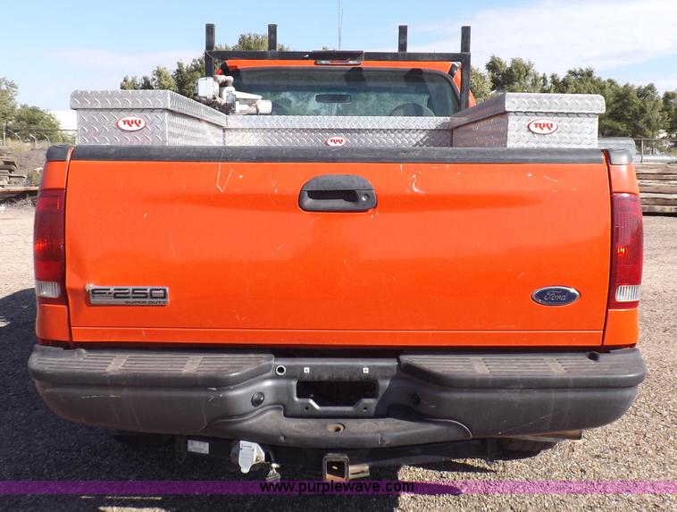image for item H9117 2006 Ford F250 Super Duty XL pickup truck