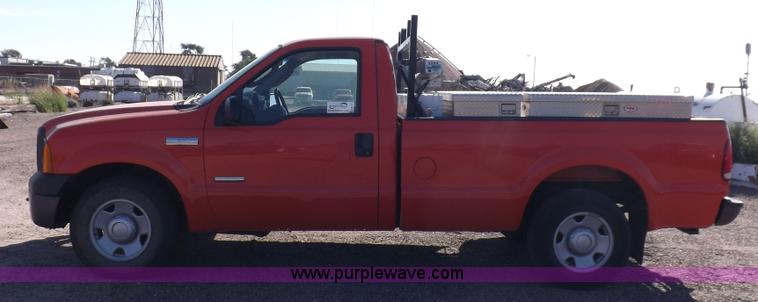 image for item H9117 2006 Ford F250 Super Duty XL pickup truck