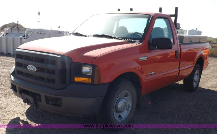 image for item H9117 2006 Ford F250 Super Duty XL pickup truck