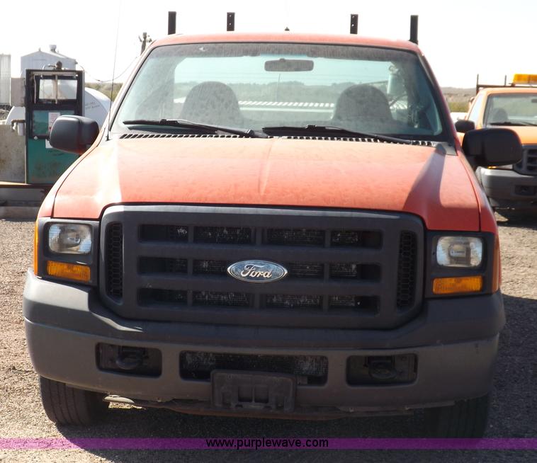 image for item H9117 2006 Ford F250 Super Duty XL pickup truck