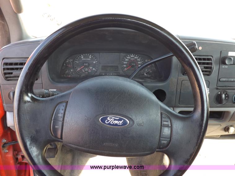 image for item H9117 2006 Ford F250 Super Duty XL pickup truck
