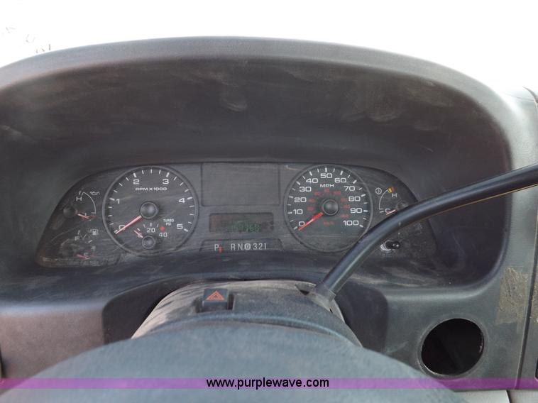 image for item H9117 2006 Ford F250 Super Duty XL pickup truck