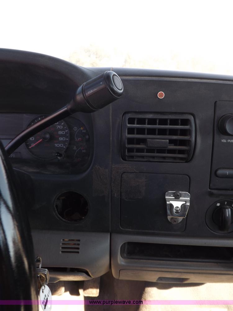 image for item H9117 2006 Ford F250 Super Duty XL pickup truck