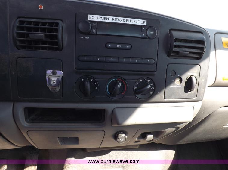 image for item H9117 2006 Ford F250 Super Duty XL pickup truck