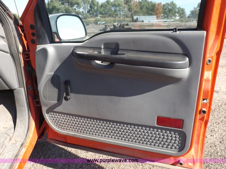 image for item H9117 2006 Ford F250 Super Duty XL pickup truck