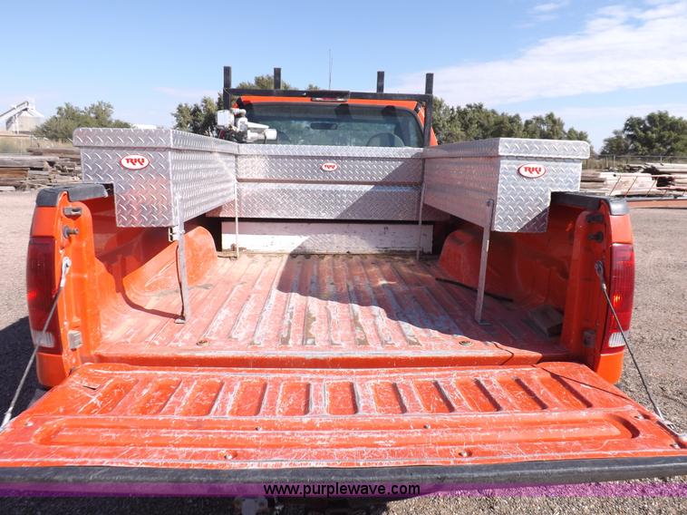 image for item H9117 2006 Ford F250 Super Duty XL pickup truck