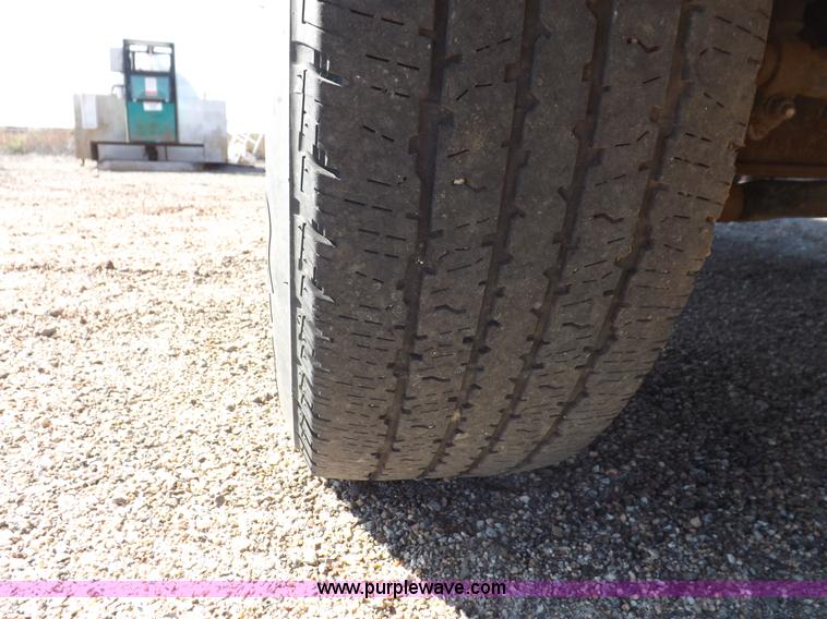 image for item H9117 2006 Ford F250 Super Duty XL pickup truck