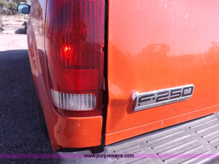 image for item H9117 2006 Ford F250 Super Duty XL pickup truck