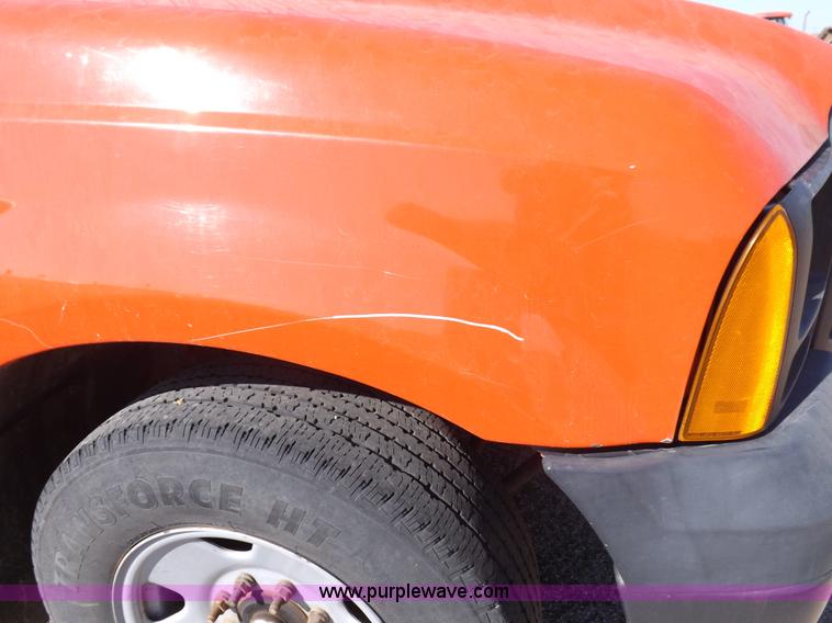 image for item H9117 2006 Ford F250 Super Duty XL pickup truck