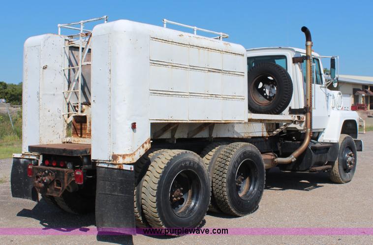image for item I5806 1990 Ford L8000 utility truck