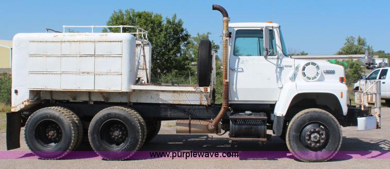 image for item I5806 1990 Ford L8000 utility truck