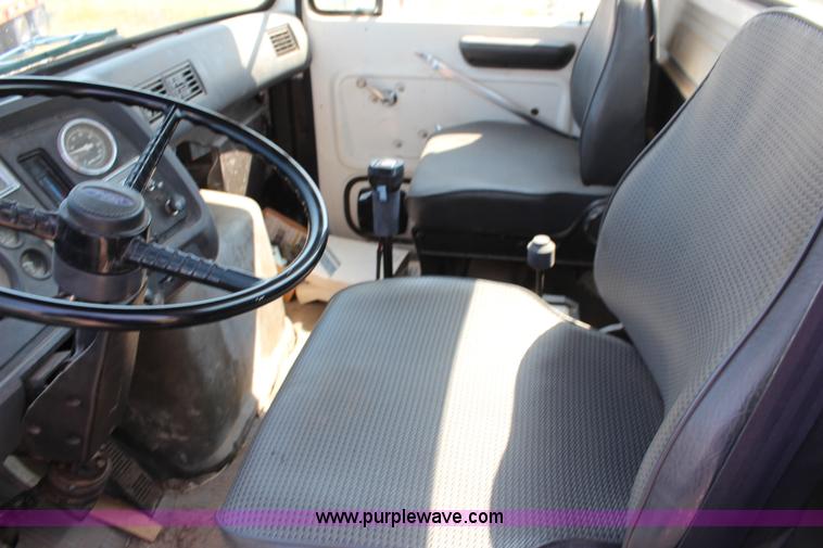 image for item I5806 1990 Ford L8000 utility truck