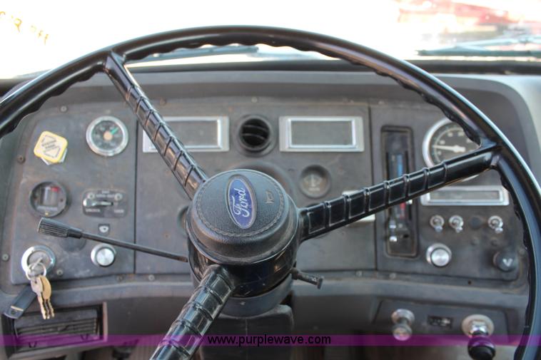 image for item I5806 1990 Ford L8000 utility truck